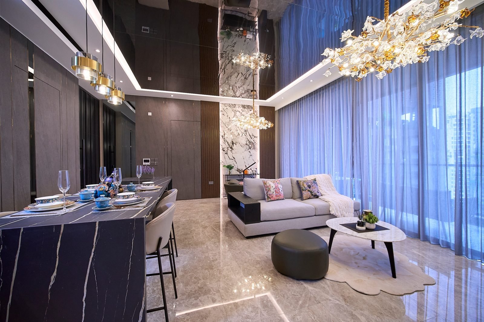 Mirror ceiling and crystal blossoms · Interiors Mirror ceiling and crystal blossoms